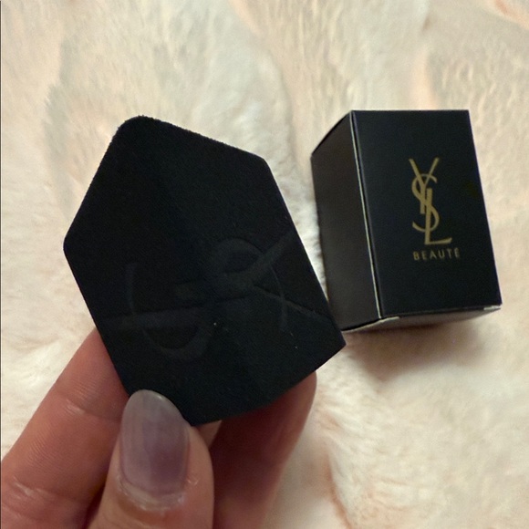 YSL Make up Sponge - Picture 3 of 5